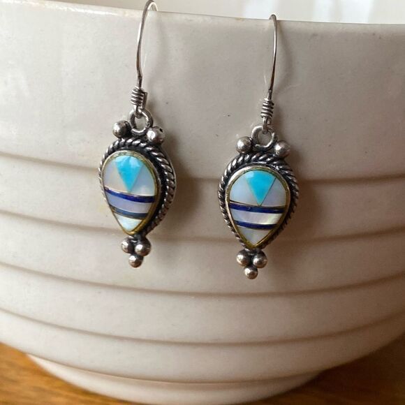 Vintage  Zuni  earrings - Picture 1 of 4